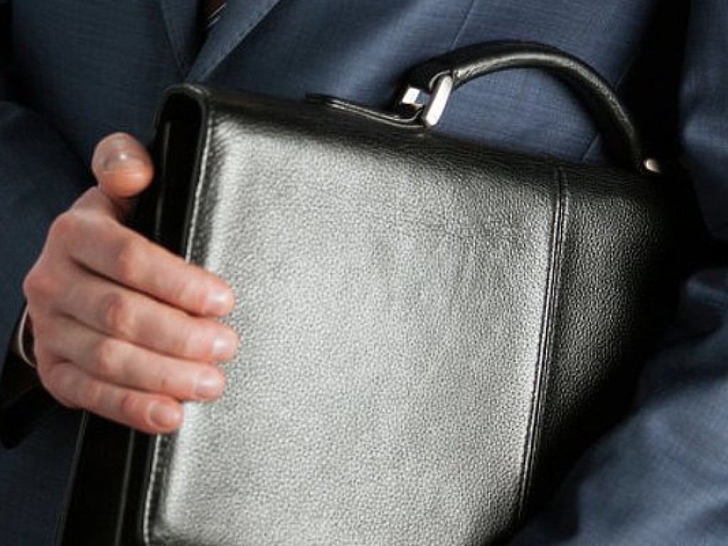 Чиновникам в Украине с 1 января повысят зарплаты: какие оклады начнут получать госслужащие и судьи - today.ua