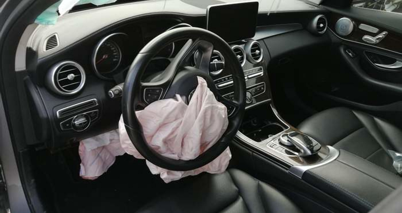 Ремонт дороже авто: украинцам рассказали правду про битки из США - today.ua