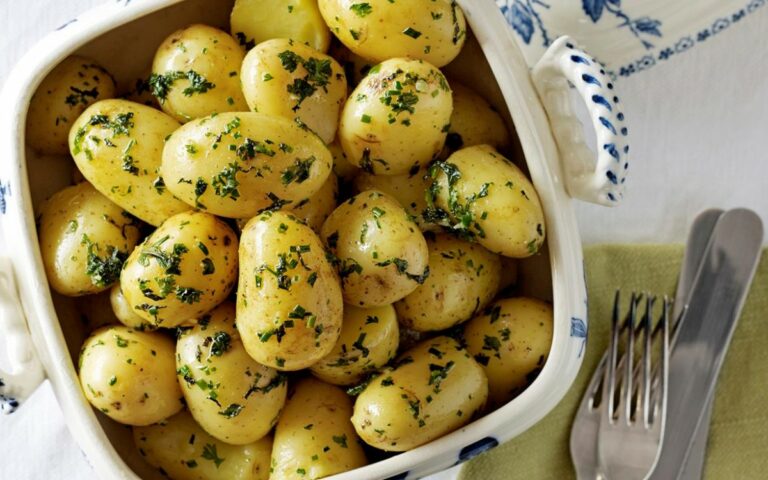 Як зварити картоплю в мікрохвильовій печі: рецепт приготування корисного гарніру нашвидкуруч - today.ua