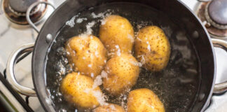 Как правильно варить картофель, чтобы он не разваривался: частые ошибки в приготовлении любимого блюда из детства   - today.ua