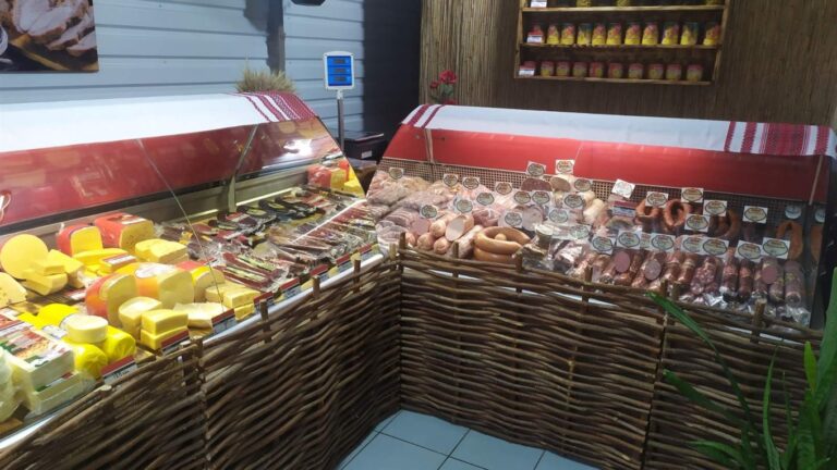 Супермаркеты перед Новым годом выставили новые цены на колбасы и сыры - today.ua