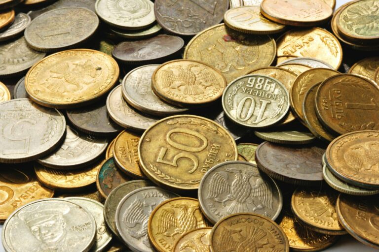 В Україні 50-копійчані монети часів СРСР продають за 2000 доларів: у чому особливість грошових знаків - today.ua
