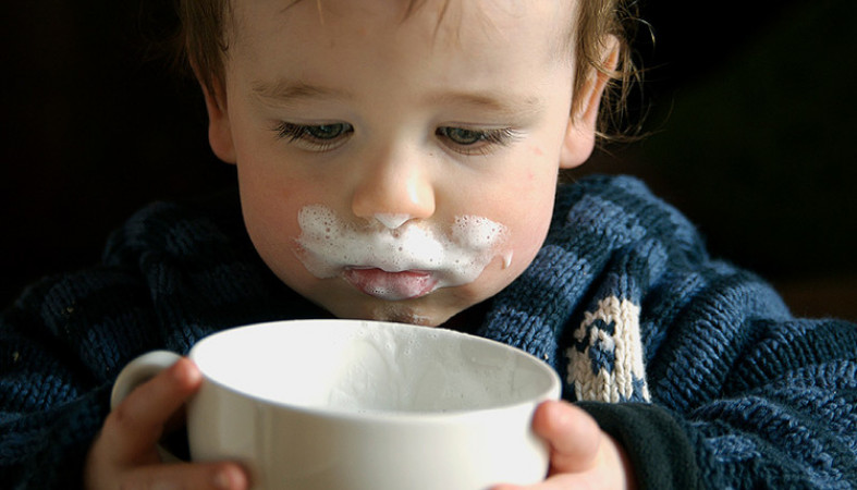 “Пийте, діти, молоко“: доктор Комаровський розповів про шкоду молочних продуктів для дітей