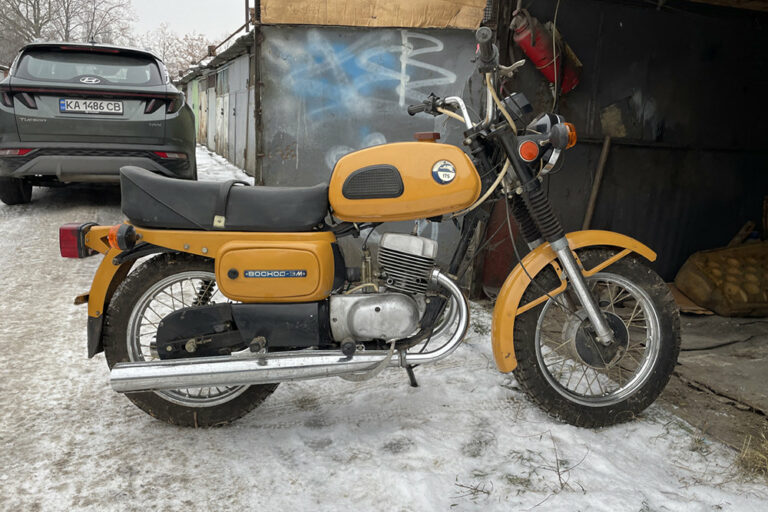 В Україні знайшли новий мотоцикл “Восход-3М“, який 30 років простояв у гаражі  - today.ua