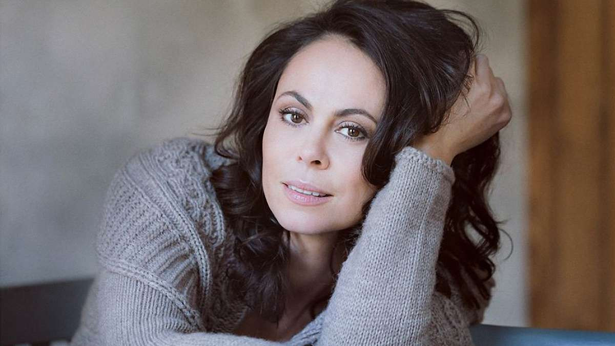 47-летняя жена Виталия Кличко без макияжа показала себя в зимнем образе