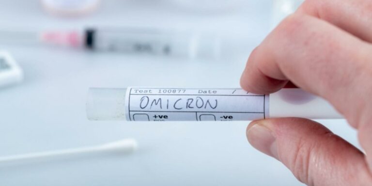 COVID-штамм “Омикрон“ является особо опасным для двух категорий населения: иммунологи назвали группы риска   - today.ua