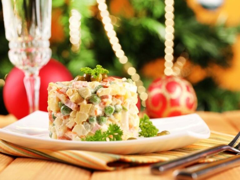 Олів'є по-польськи: чим замінити ковбасу та майонез у новорічному салаті - today.ua