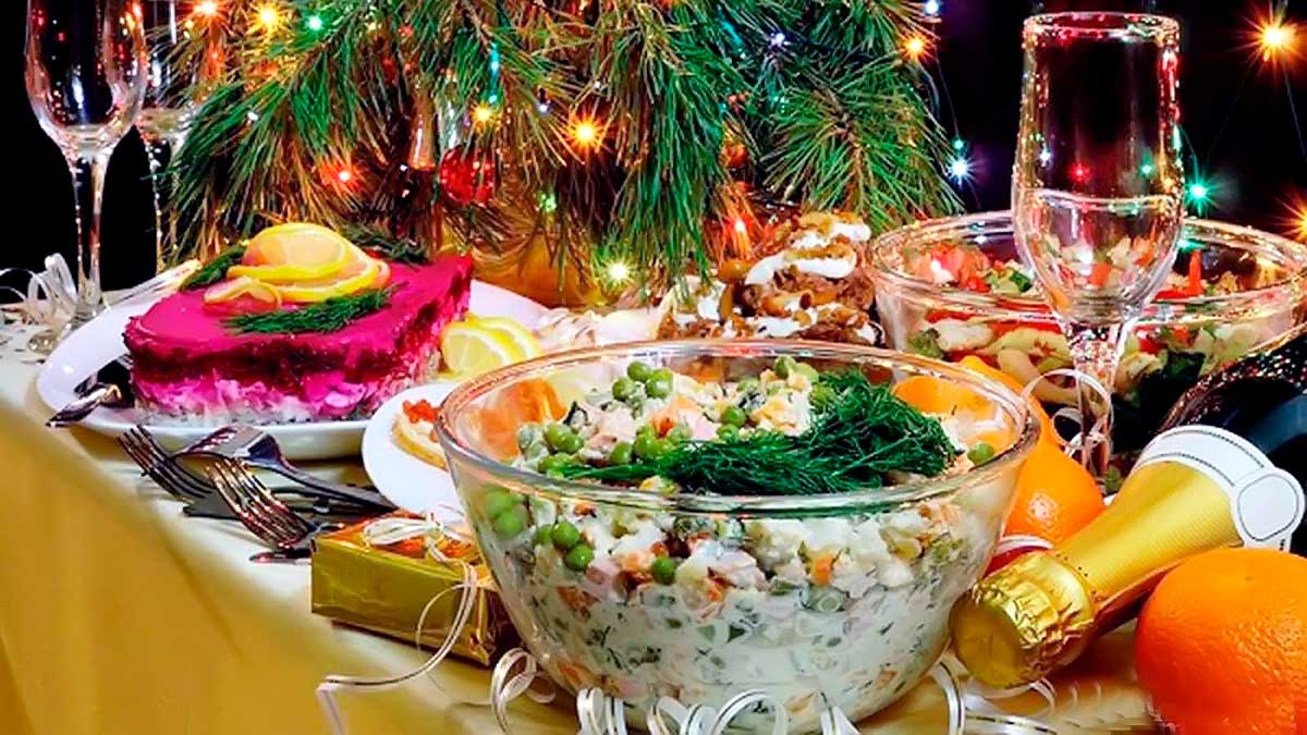 Новогодний стол подорожал: во сколько обойдется “Оливье“, “Шуба“ и шампанское украинцам в этом году