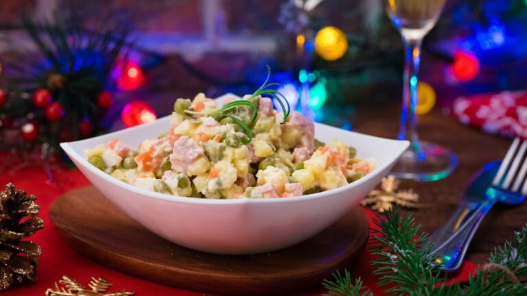 Оливье на Новый год: сколько стоят продукты для популярного салата - today.ua
