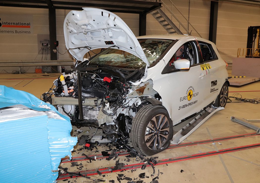 Популярна в Україні модель Renault набрала 0 балів під час краш-тесту EuroNCAP