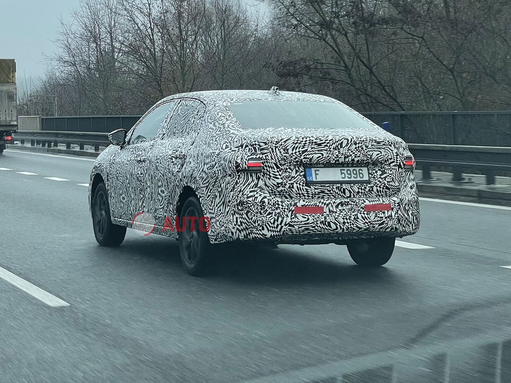 В Чехии тестируют таинственный новый седан – не Skoda