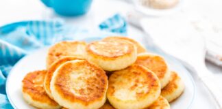 Ленивые сырники за 10 минут: самый быстрый рецепт творожного десерта на завтрак - today.ua