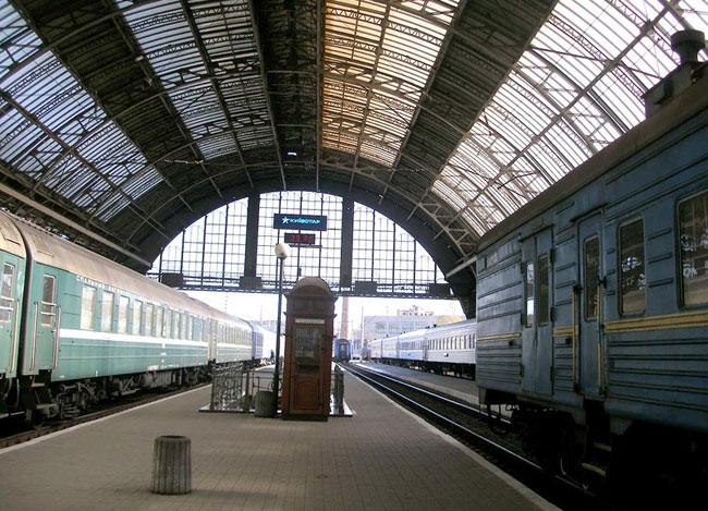 Укрзалізниця запускає зі Львова два додаткові потяги для заробітчан