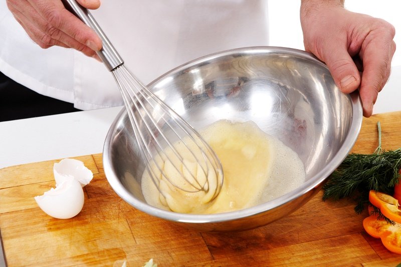 Как приготовить вкусный омлет на завтрак, чтобы он не подгорел: простые советы