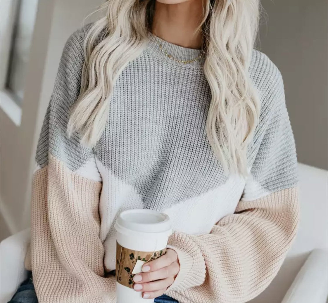 Наймодніші светри зими 2022: популярні фасони та стильні поєднання з іншими елементами гардеробу