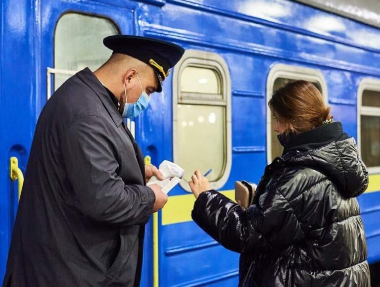 Укрзалізницю звинуватили в обмані пасажирів: як українців змушують переплачувати за квитки - today.ua