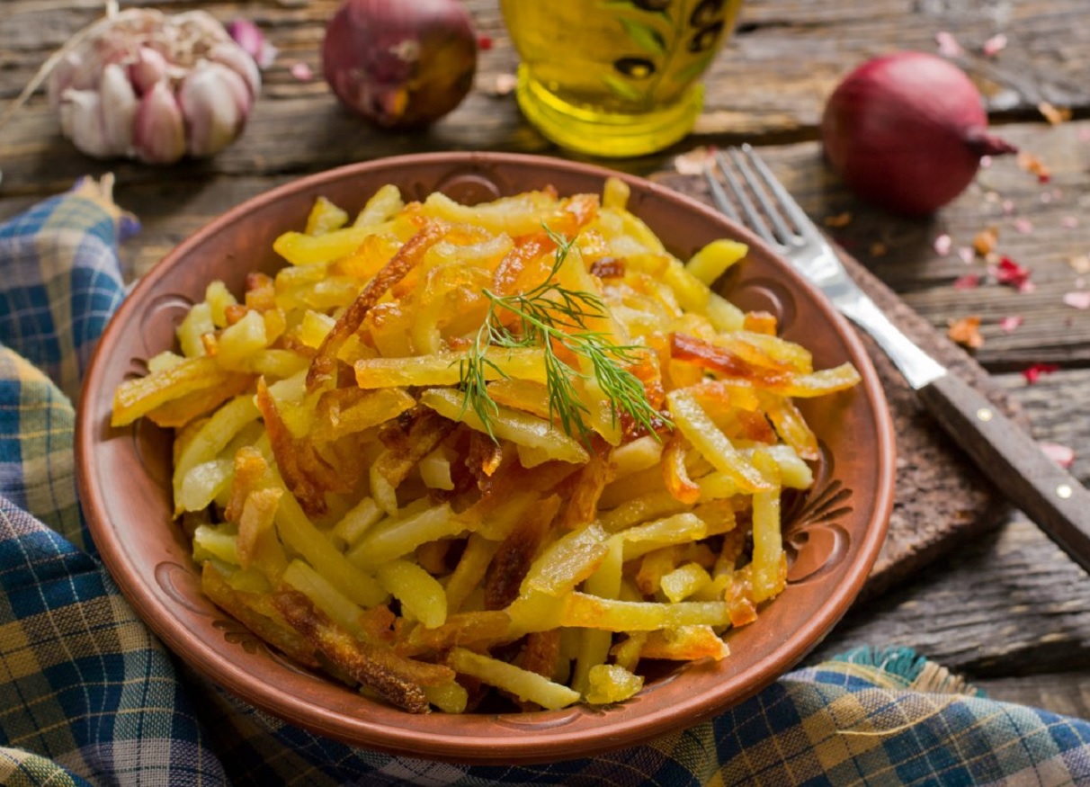 Как правильно жарить картошку, чтобы она получилась вкусной, хрустящей и полезной