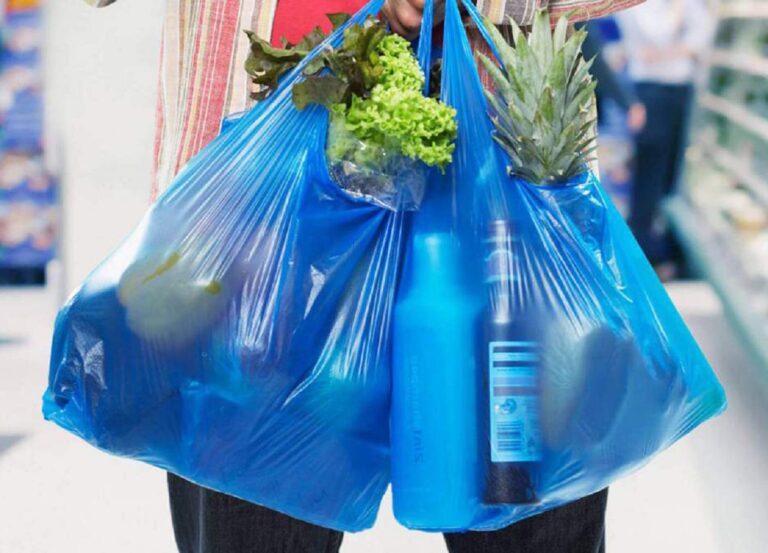 Не дешево: Кабмін затвердив нові ціни на пластикові пакети у супермаркетах - today.ua