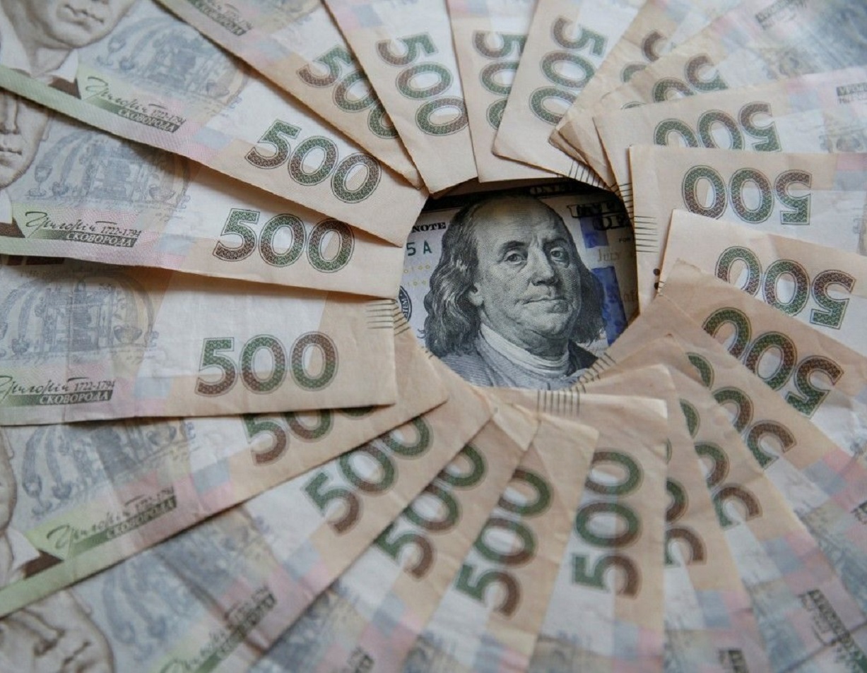 Курс доллара в Украине пробил годовой максимум и продолжает дорожать