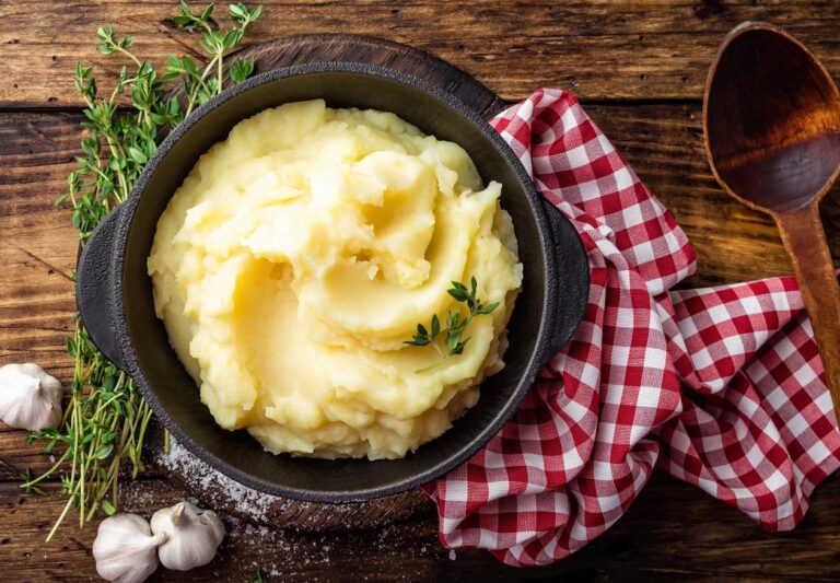 Картопляне пюре без молока: рецепт смачного соусу для заправки улюбленої страви - today.ua