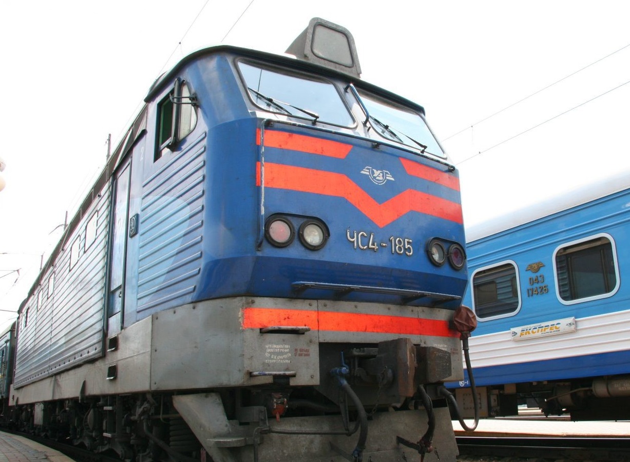 Укрзализныця остановит все пассажирские поезда 11 января: перевозчик не устранил опасные нарушения - today.ua