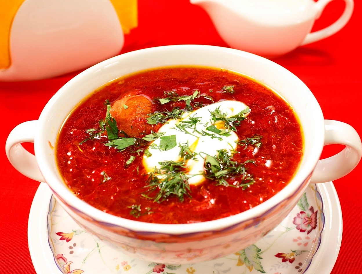 Чим замінити томатну пасту та оцет у борщі: секретний інгредієнт, який використовують шеф-кухарі у ресторанах