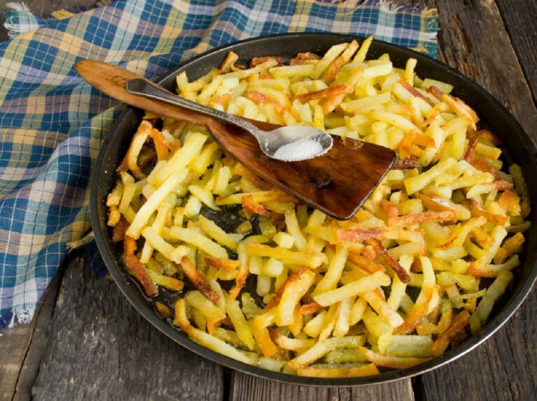 Як правильно смажити картоплю, щоб вона вийшла смачною, хрусткою та корисною - today.ua