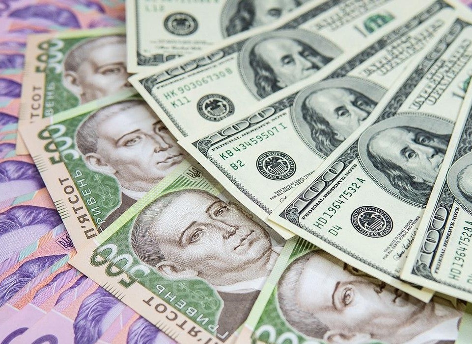 Курс долара в Україні пробив річний максимум і продовжує дорожчати