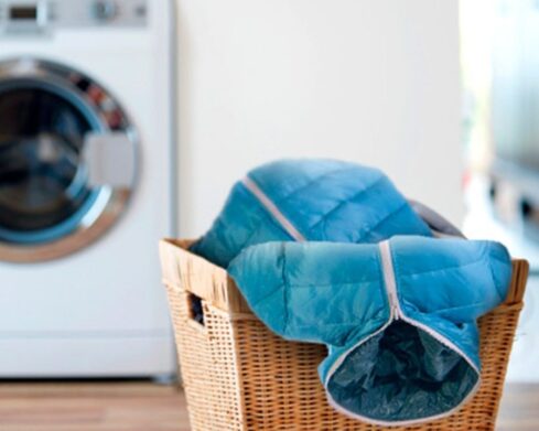 П'ять секретів, які допоможуть розправити наповнювач у пуховику після прання - today.ua