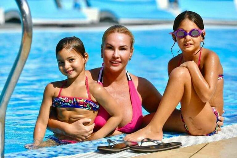 “Долгожданные каникулы“: Камалия показала, как отдыхает с мужем-миллиардером и дочерями-близняшками - today.ua