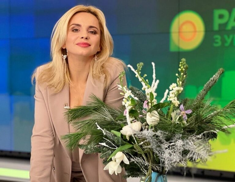 Лилия Ребрик в черном платье-футляре поразила фанатов: “Красивая, глаз не оторвать“ - today.ua