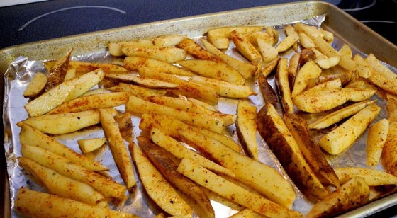 Картофель фри в духовке - рецепт с фото