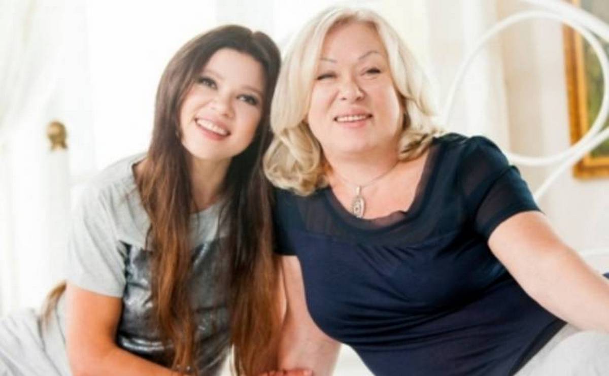 Руслана показала редкое фото с мамой, на которую похожа как две капли воды - today.ua