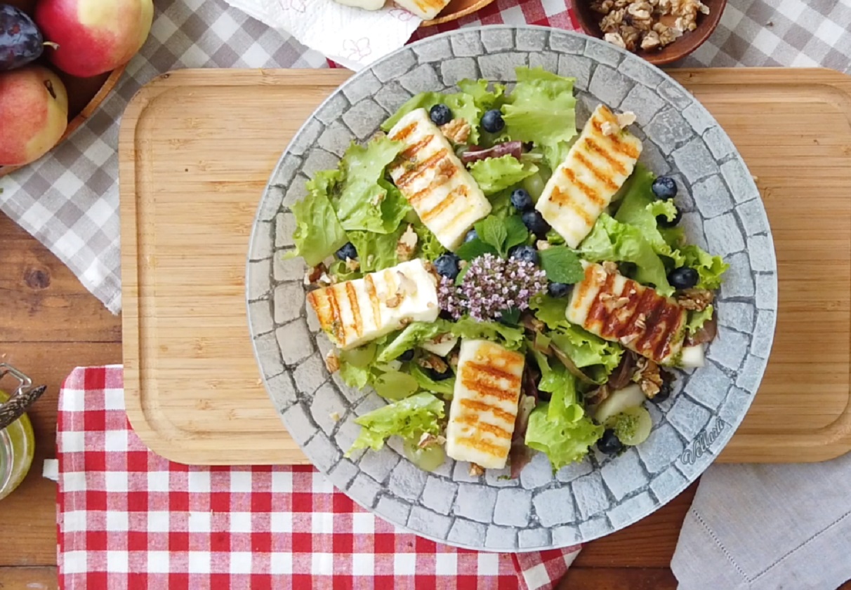 Два найсмачніші та легкі салати, які можна їсти на ніч: рецепти корисних закусок