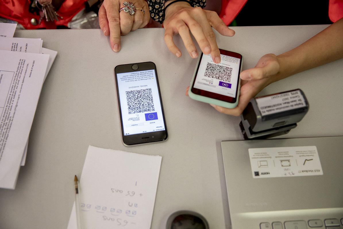 В Украине сократили срок действия COVID-сертификатов: как продлить документ без получения бустерной дозы вакцины