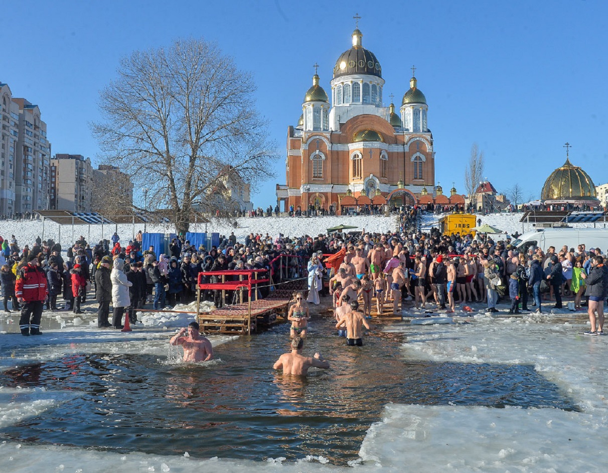 Крещение-2022: как правильно окунаться в ледяную воду, чтобы быть здоровым весь год