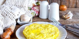 Як приготувати омлет для всієї родини з одного яйця: досвідчені господарки поділилися секретом - today.ua