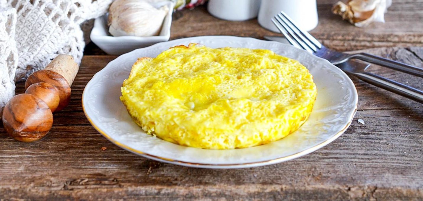 Как приготовить омлет для всей семьи из одного яйца: опытные хозяйки поделились секретом