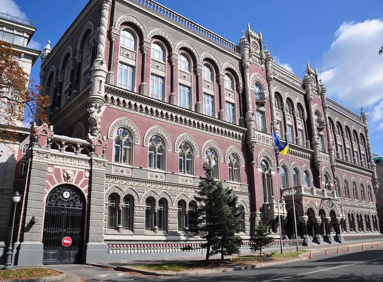 В Украине банки изменили график работы: когда отделения восстановят работу