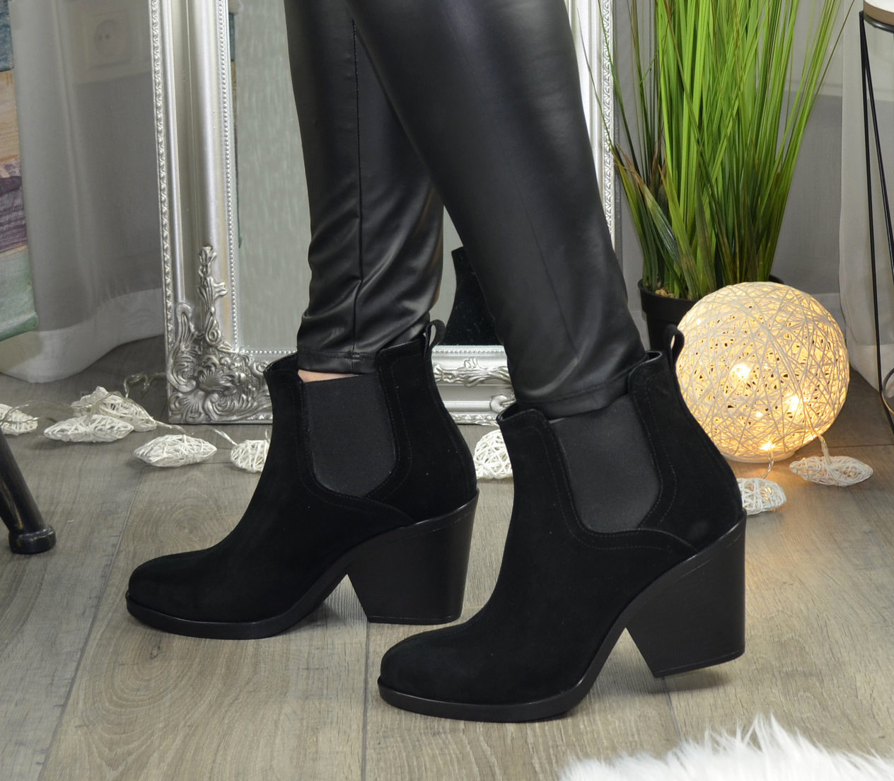 Самые модные сапоги и ботинки на весну 2022, которые заменят массивную зимнюю обувь