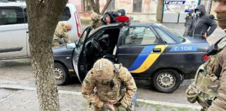 В Херсоне полицейские обложили “данью“ владельцев евроблях - today.ua