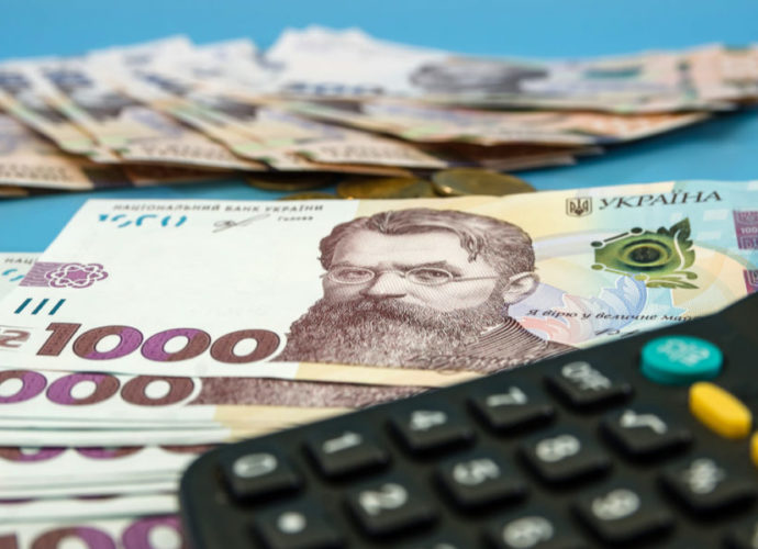 Украинцы будут платить больше налогов из своих зарплат: какие отчисления ожидают граждан в 2022 году   