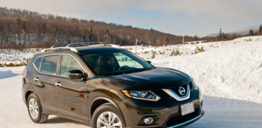 Кроссоверы Nissan могут зимой загореться из-за грязных ботинок - today.ua