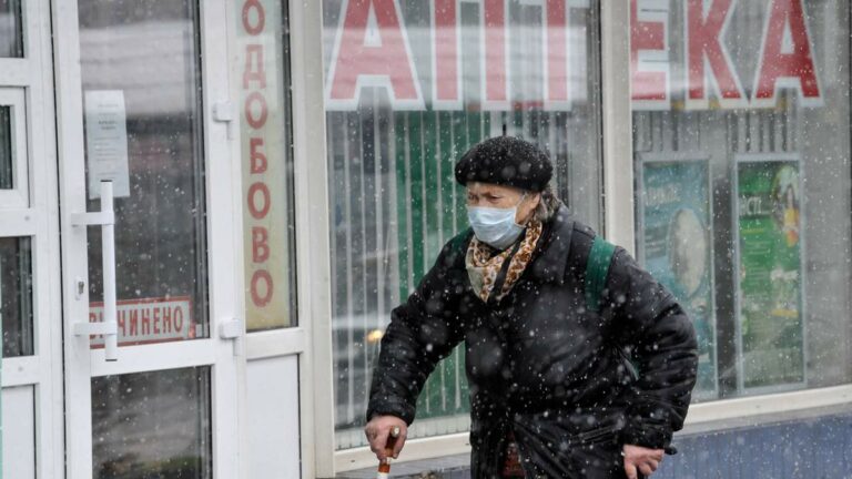 Українці молодші за 60 років зможуть купувати ліки за “тисячу Зеленського“, але є одна умова - today.ua