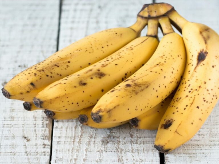 Как хранить бананы дома, чтобы они не чернели: простые правила - today.ua