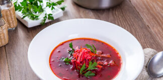 Борщ с секретным ингредиентом: рецепт ярко-красного блюда, как в ресторане  - today.ua