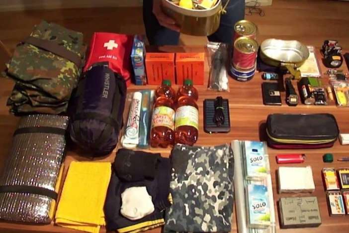 Украинцам советуют собрать “тревожный чемоданчик“ на случай войны 