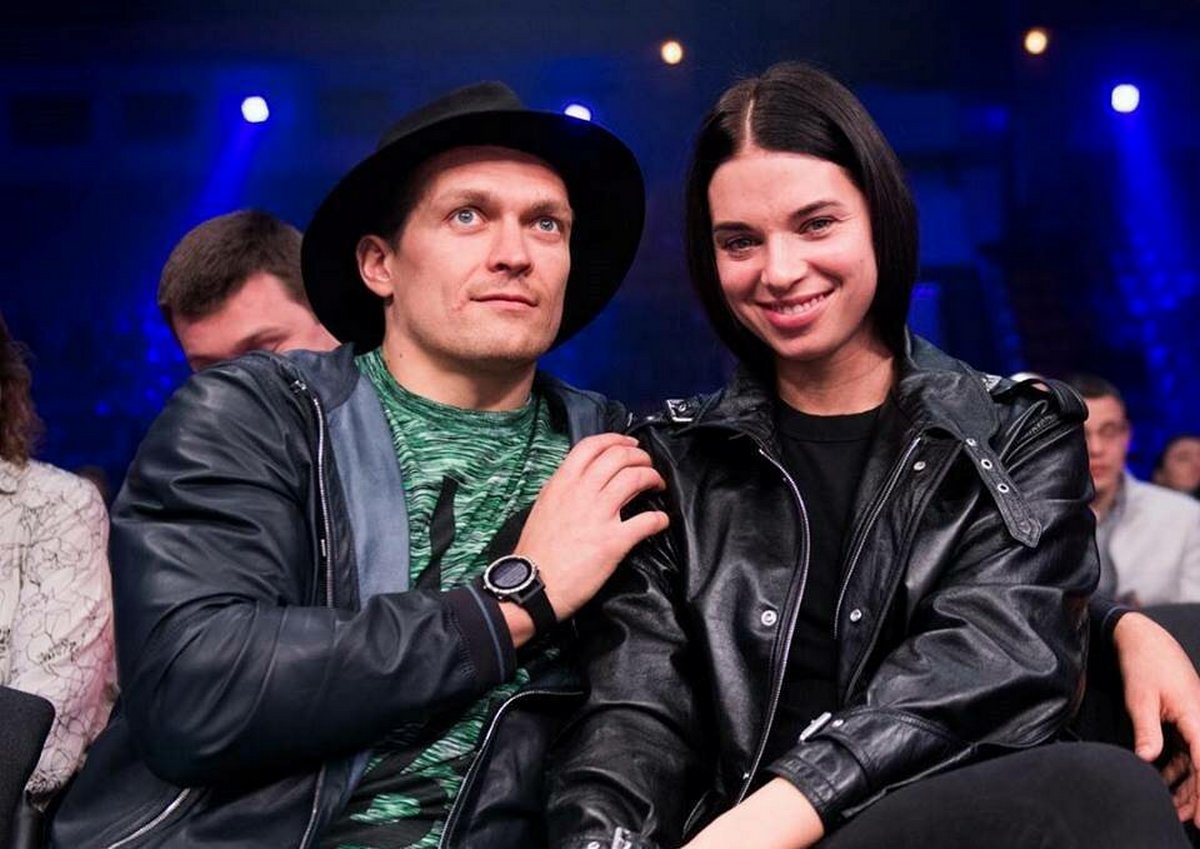 "Со школы начал мутить": Александр Усик впервые рассказал о знакомстве с женой