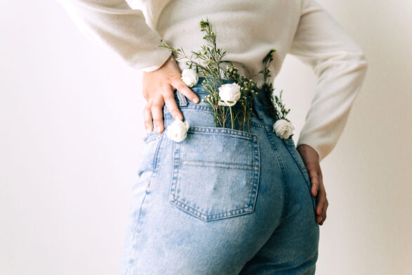 Самые модные джинсы зимы 2022: актуальные модели, которые стройнят и удлиняют ноги  - today.ua