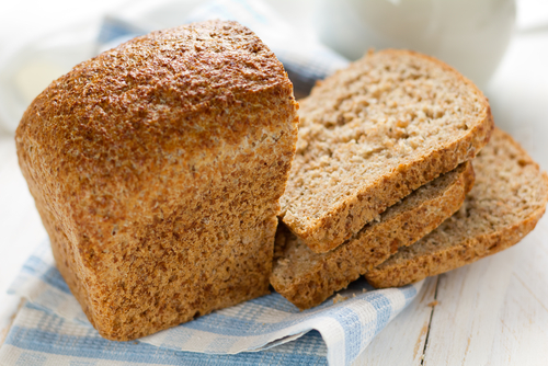 Украинцам рассказали, как отличить натуральный хлеб от фальсификата с вредными добавками